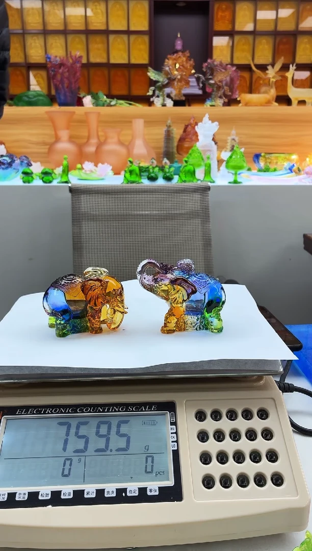 手工艺品琉璃彩色招财纳福对象一对10*9公分