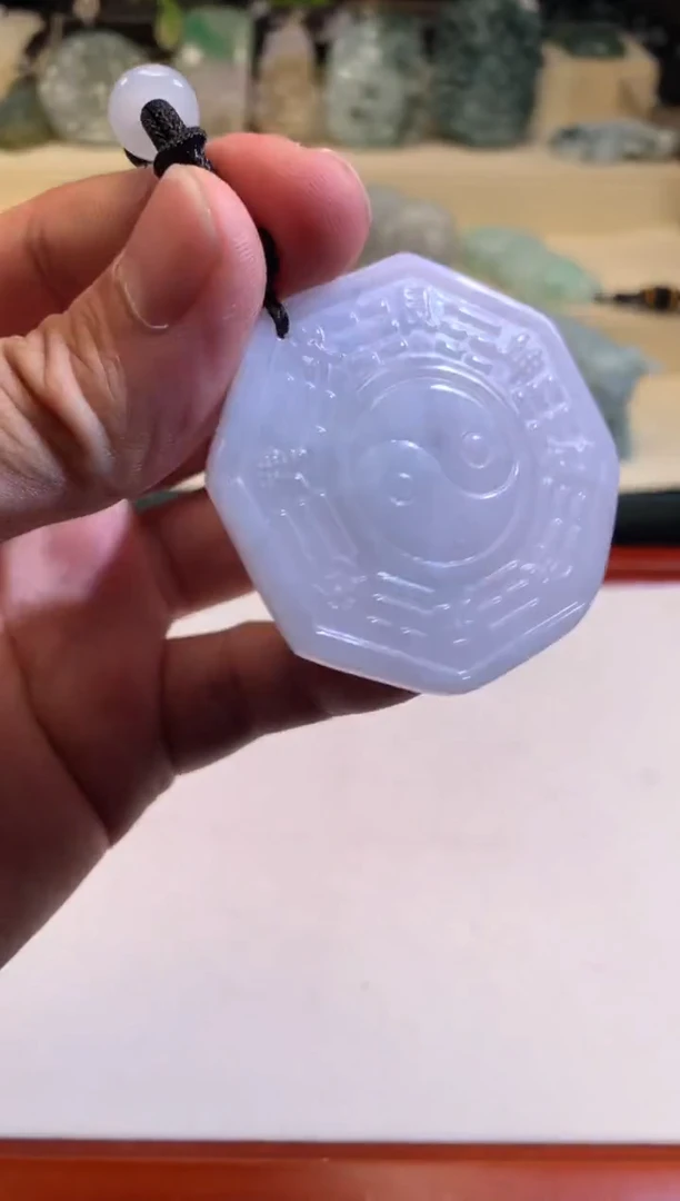 翡翠未镶嵌颈饰6/03/055