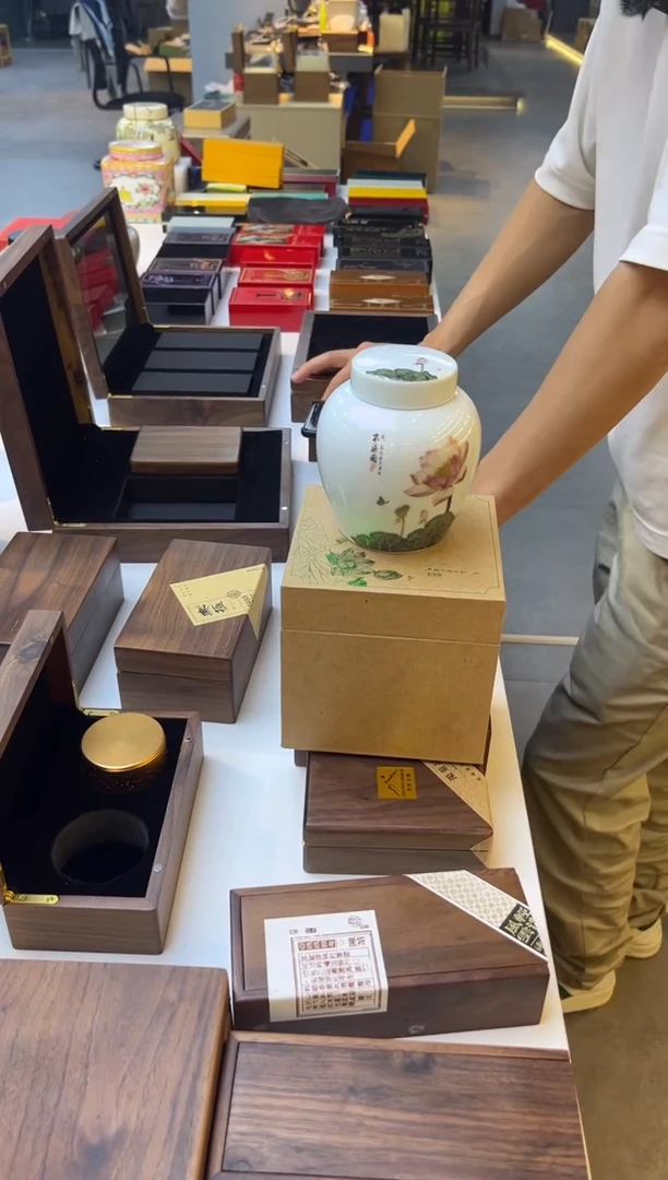 紫砂茶叶罐小号茶叶罐外盒牛皮色