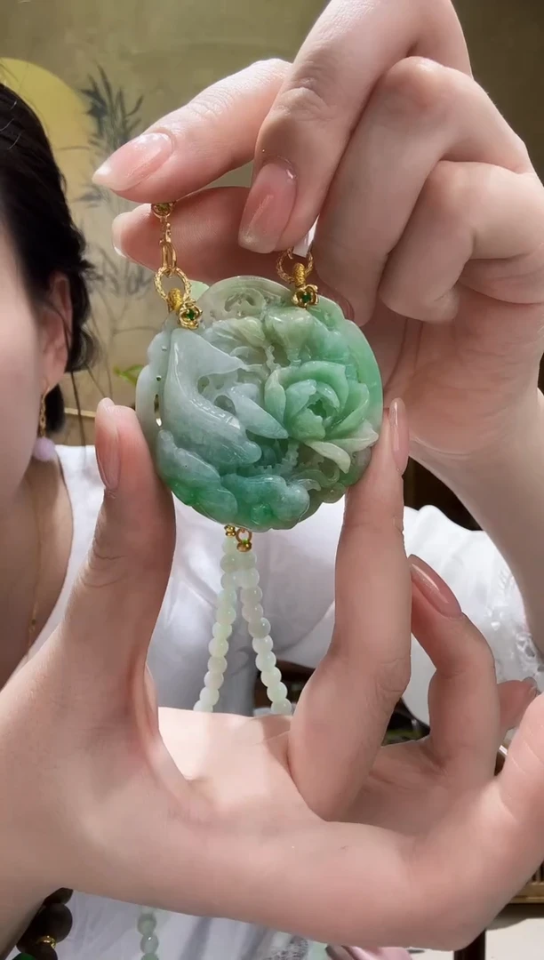 颈饰未镶嵌翡翠吊坠