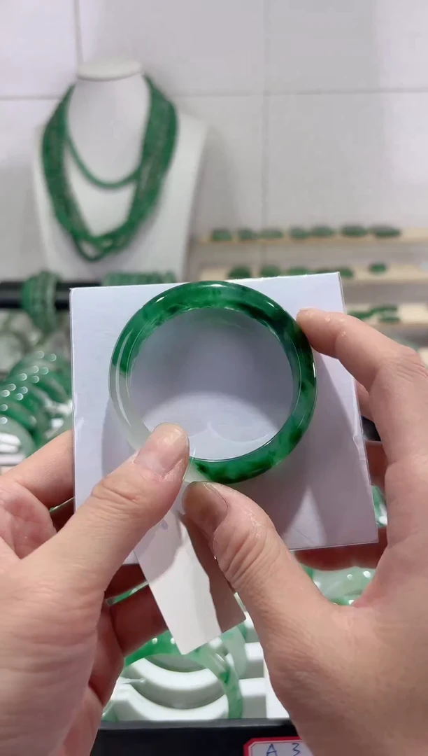 石英质玉手镯未镶嵌手镯