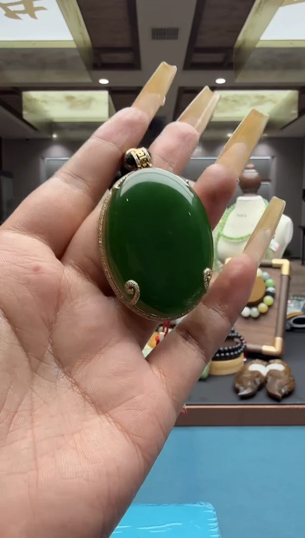 18K金镶嵌和田玉挂件by