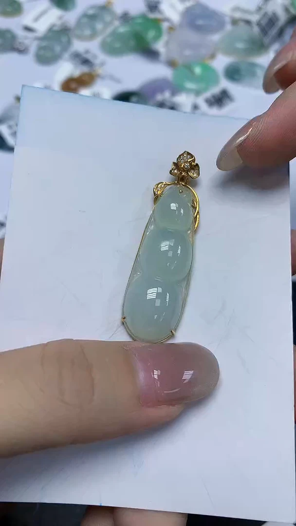 翡翠18K金镶嵌颈饰天然缅甸翡翠A货