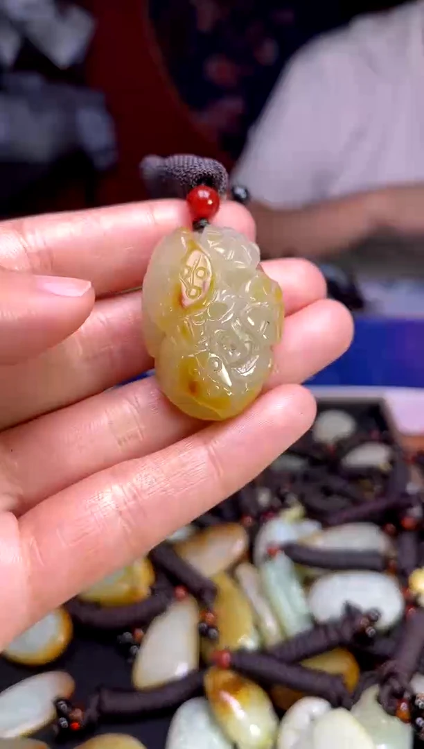 和田玉未镶嵌颈饰1