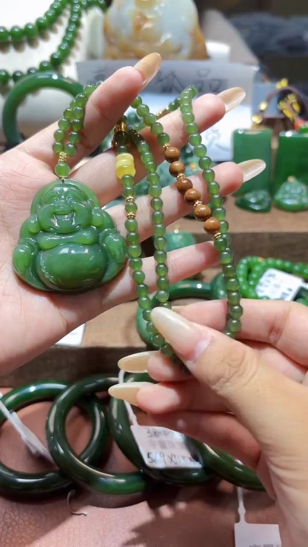 颈饰未镶嵌和田玉（碧玉）1