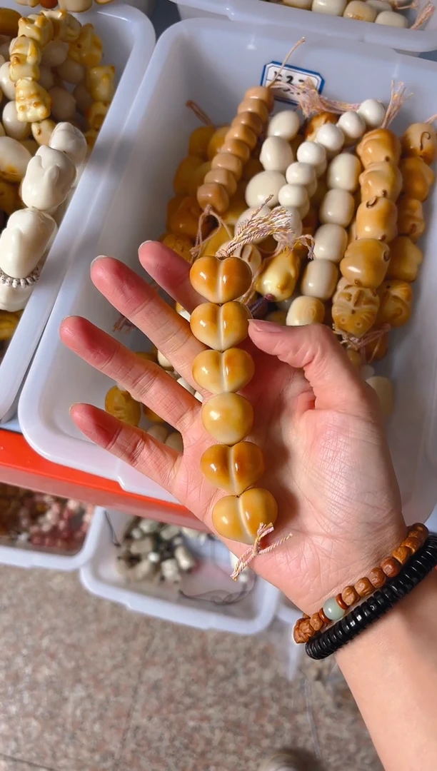 吊坠菩提根/象牙果光面屁桃棒棒糖