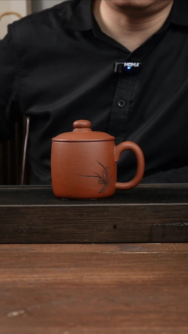 茶杯紫砂红清水兰花刻绘   盖杯 ！