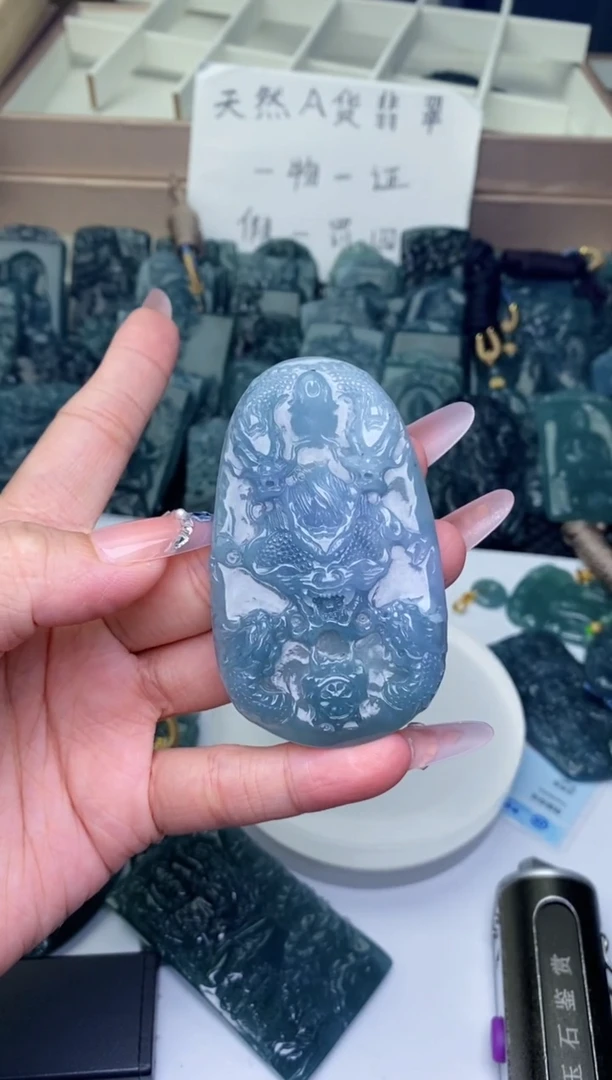 颈饰未镶嵌翡翠