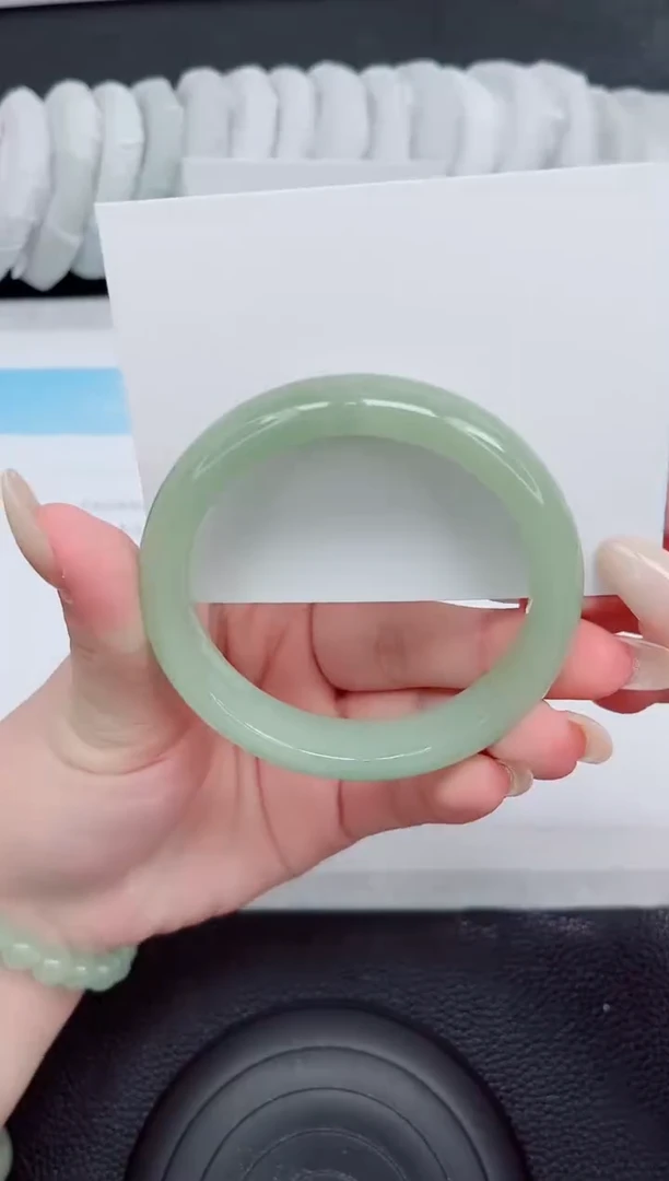 未镶嵌手镯石英质玉28-58.8