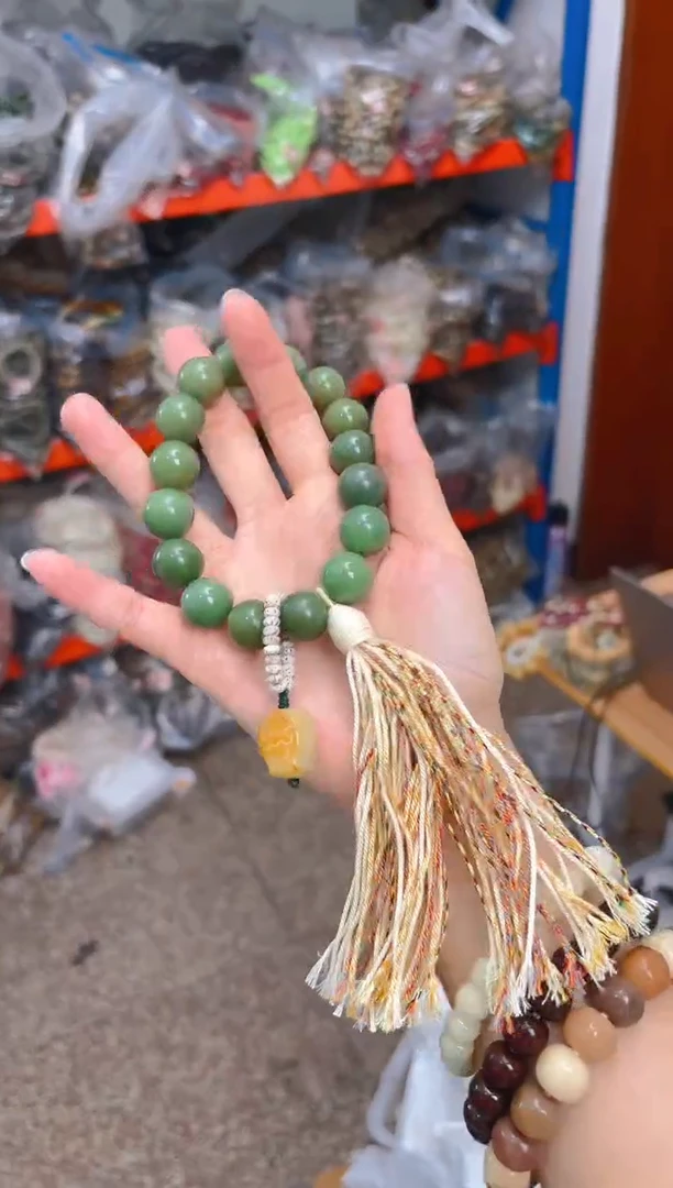 吊坠菩提根/象牙果绿色小手持带年年有鱼