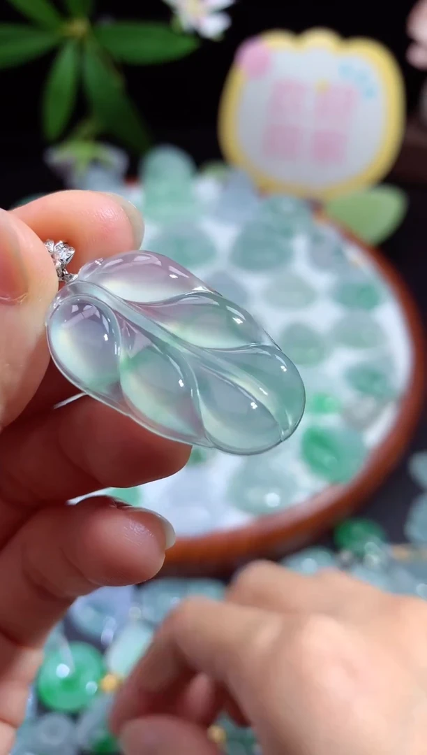 颈饰未镶嵌翡翠叶子