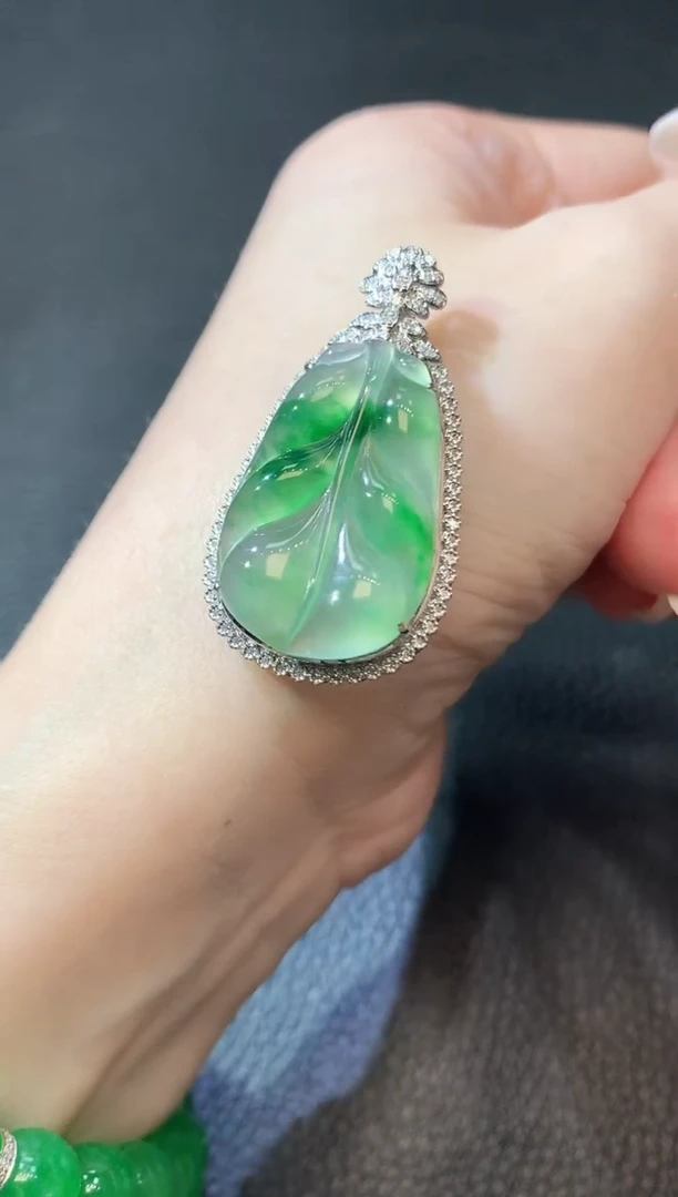 翡翠18K金镶嵌吊坠(不含链)D48