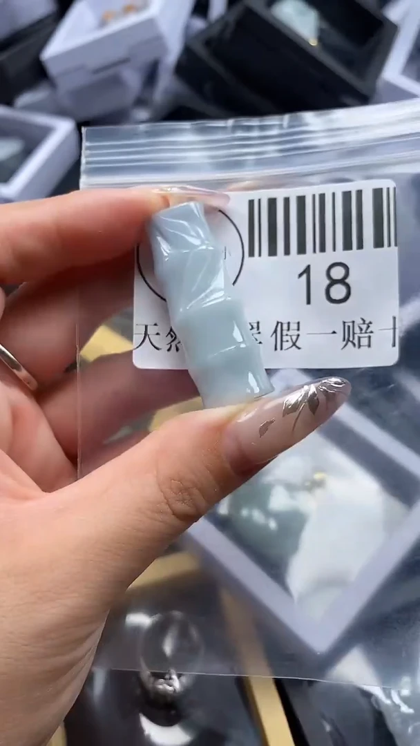 吊坠(不含链)未镶嵌翡翠18