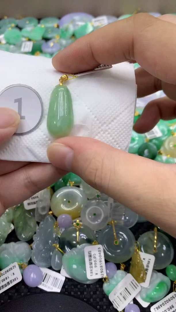颈饰未镶嵌翡翠天然缅甸翡翠A货