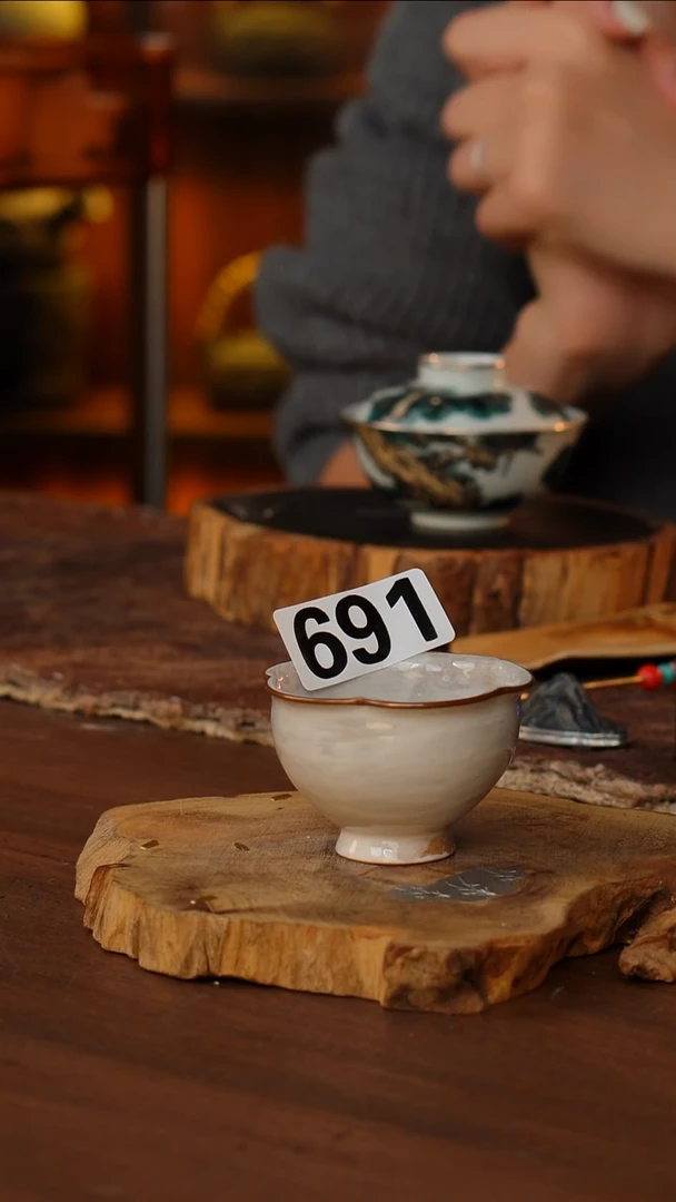 包铜花口白杯..691