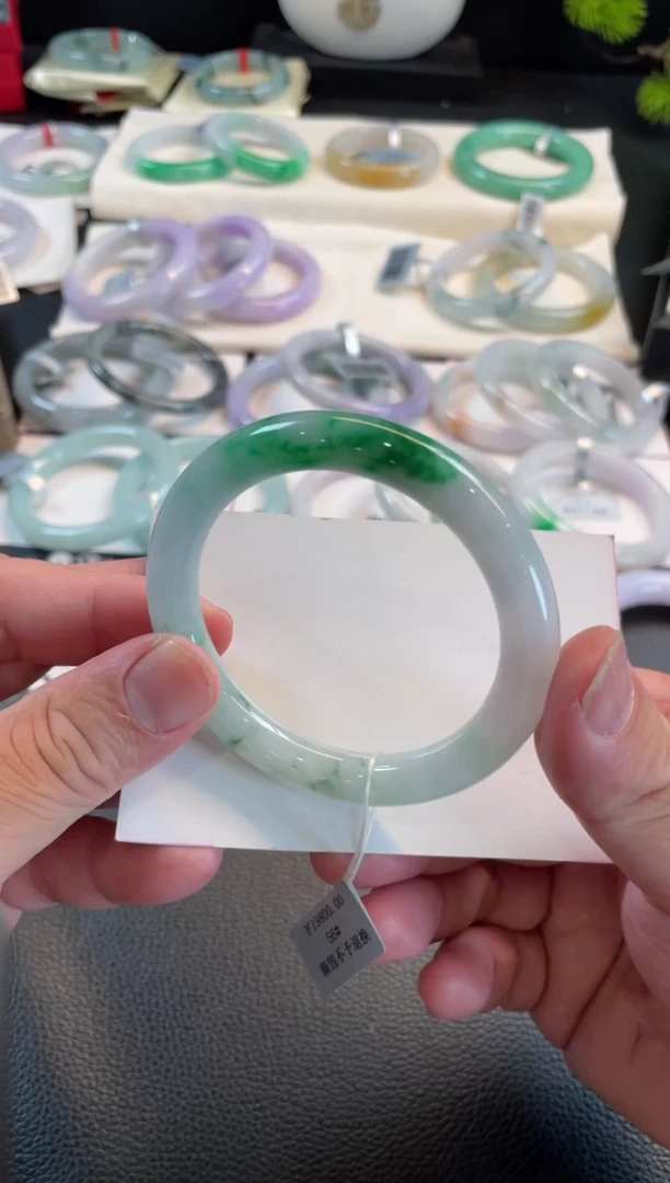 翡翠手镯未镶嵌56圆条