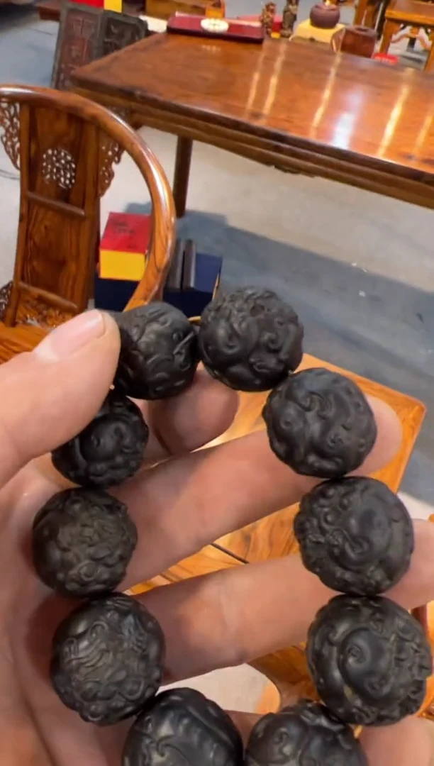 【闪购商品】花梨木类木雕雕刻手串