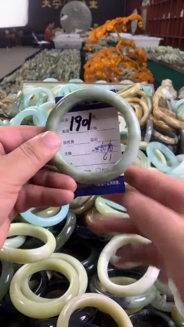 未镶嵌蛇纹石玉手镯1901