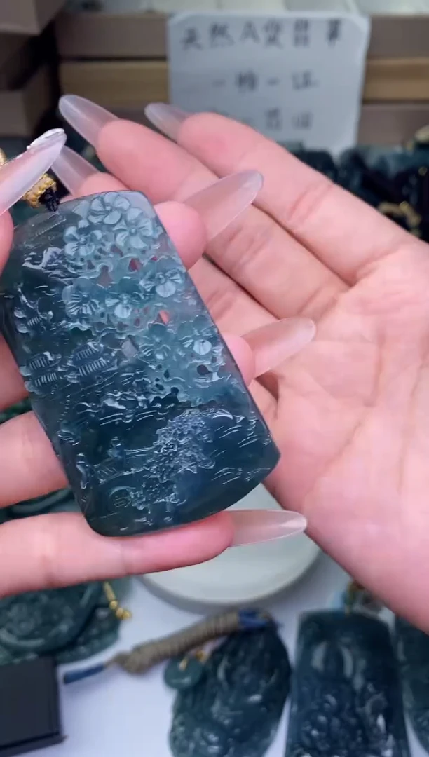 颈饰未镶嵌翡翠