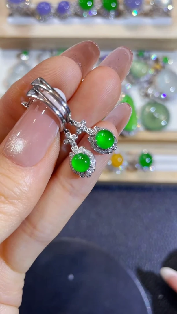 颈饰18K金镶嵌翡翠团购5