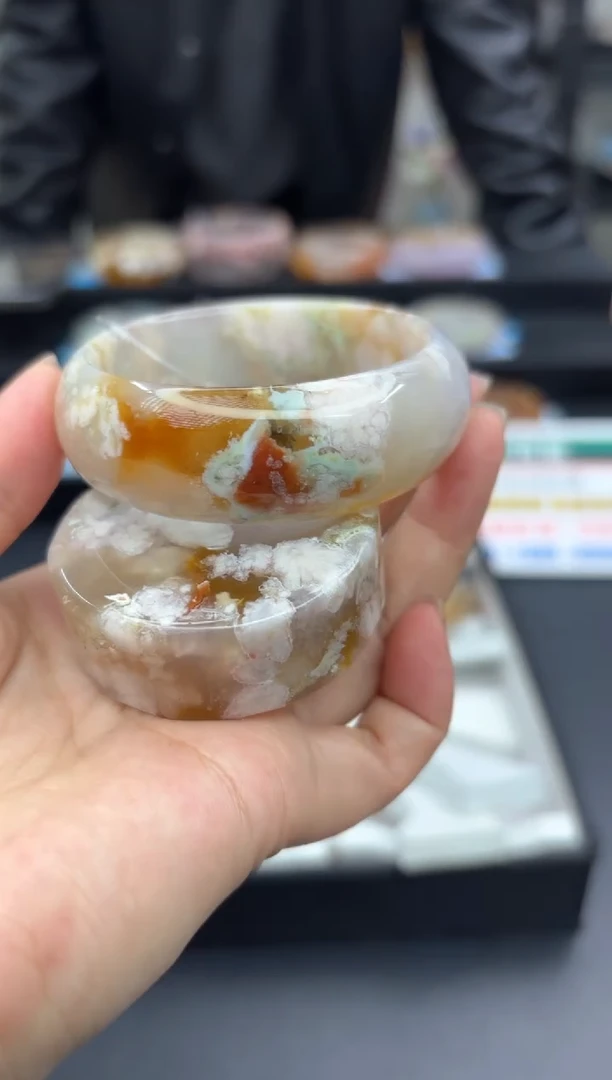 【闪购商品】石英质玉手镯未镶嵌C835(52圈赠送镯心)