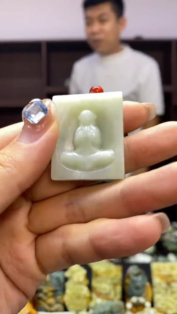 未镶嵌岫玉挂件