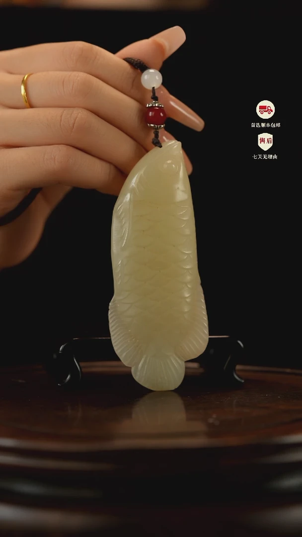 云南石竹叶青雕刻：金龙鱼手把件挂件
