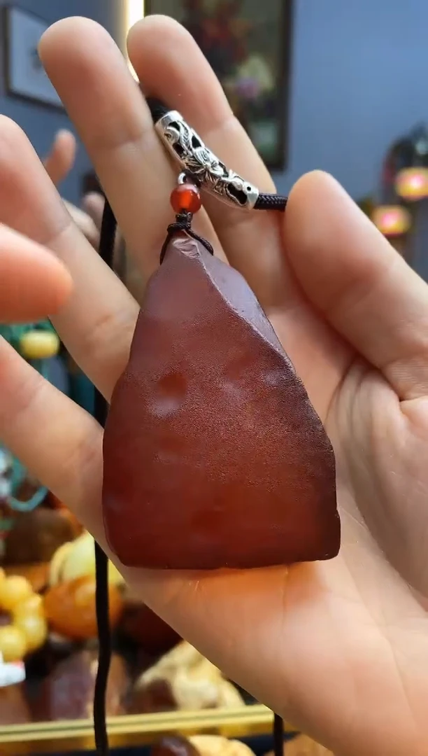 未镶嵌颈饰琥珀吊坠