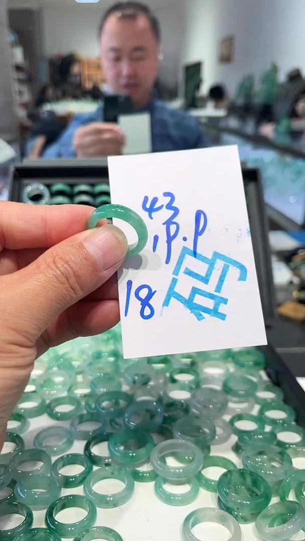 未镶嵌戒圈石英质玉非洲翠
