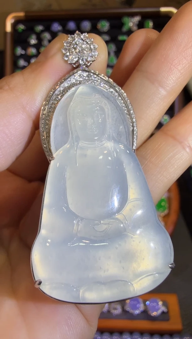 【闪购商品】翡翠吊坠(赠链)18K金镶嵌玻璃种木纳雪花棉大观音