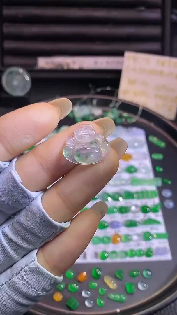 翡翠挂件未镶嵌佛公