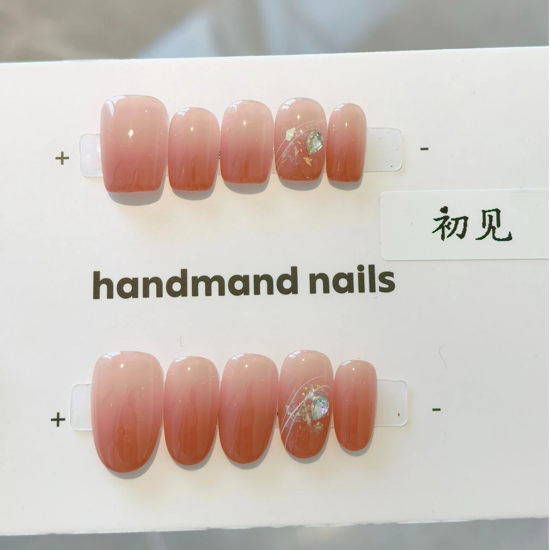 【初见】温柔简约穿戴甲手工美甲的穿戴美甲