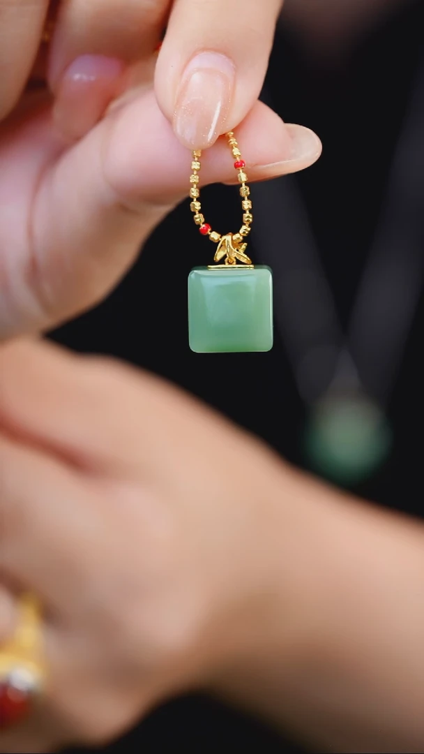 吊坠(不含链)18K金镶嵌和田玉碧玉粉绿方糖吊坠