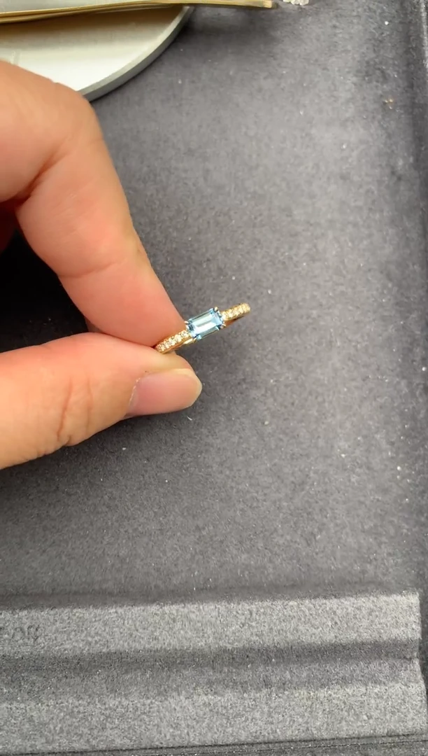 18K金镶嵌戒指海蓝宝石0.63ct海蓝宝  GH 定制