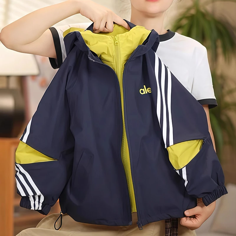 女童假两件冲锋衣外套2025新款春秋款连帽刺绣软壳夹克开衫防风衣