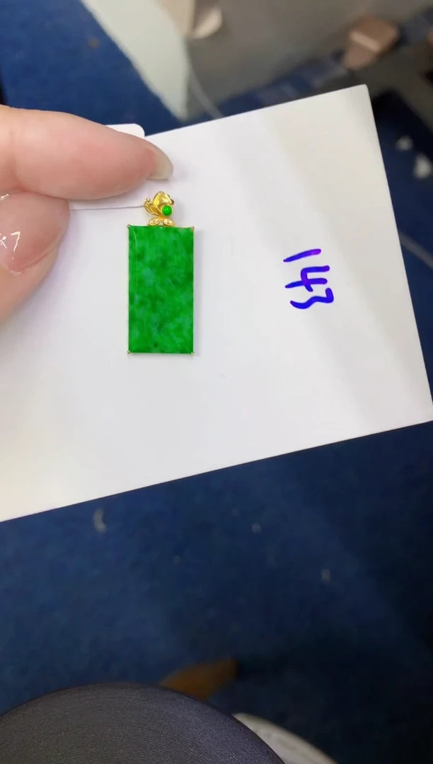 翡翠18K金镶嵌颈饰缅甸天然翡翠A货