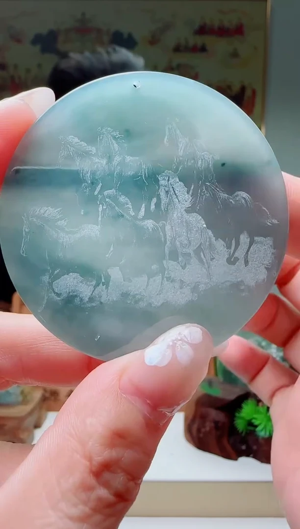 翡翠未镶嵌颈饰多样性发其一