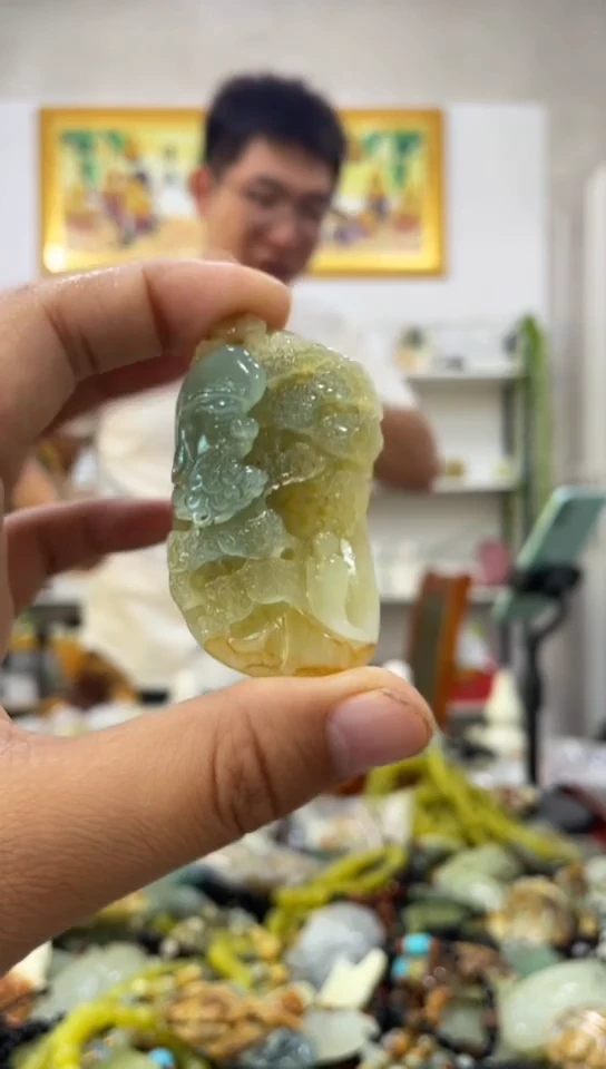 未镶嵌岫玉吊坠