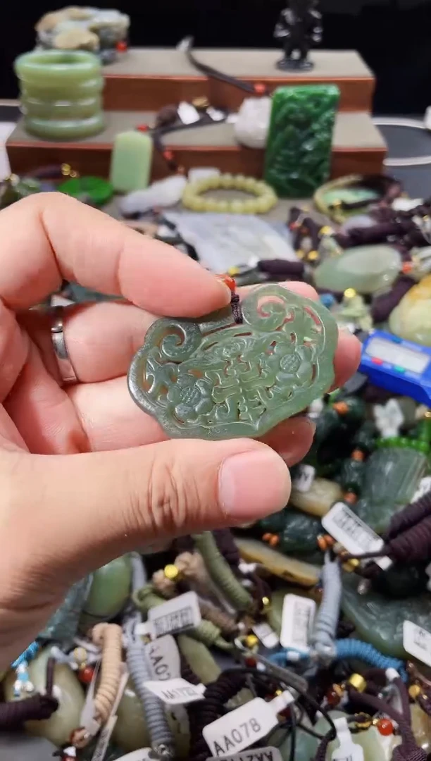 和田玉未镶嵌颈饰拍一发一