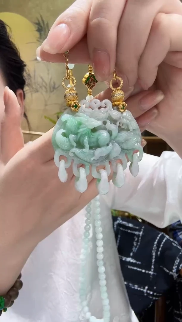 颈饰未镶嵌翡翠吊坠