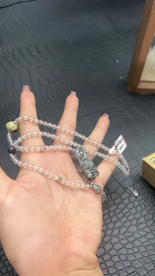 翡翠未镶嵌颈饰翡翠乌鸡桶珠吊坠