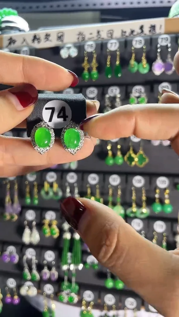 【闪购商品】翡翠耳饰银S925镶嵌74...