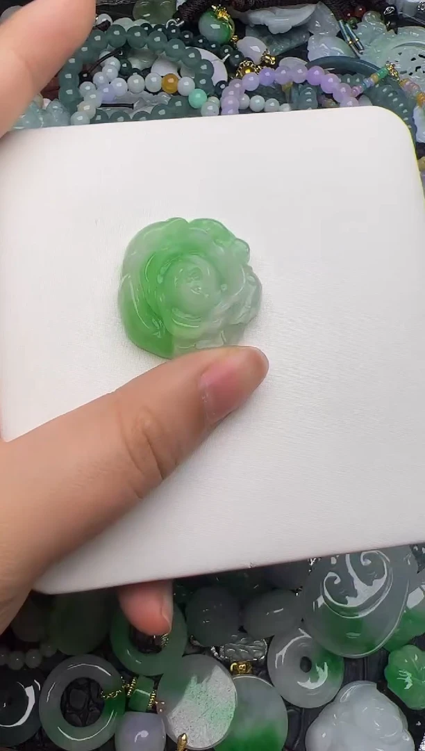 翡翠未镶嵌颈饰天然缅甸翡翠吊坠