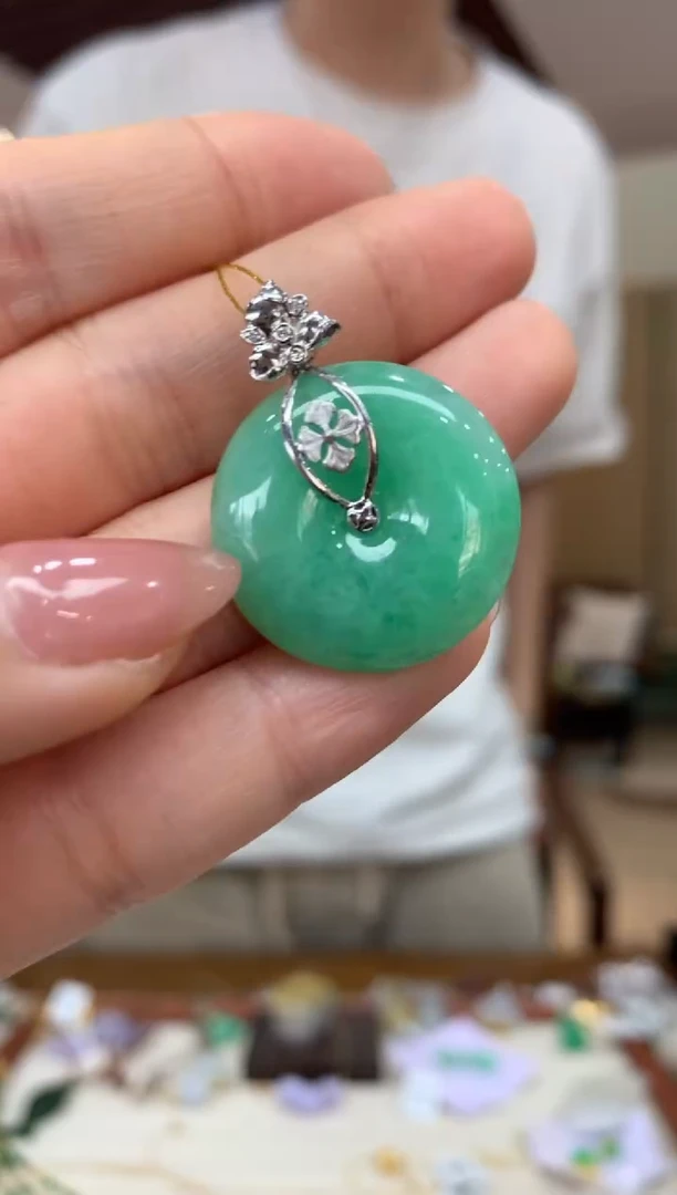 吊坠(不含链)18K金镶嵌翡翠平安扣