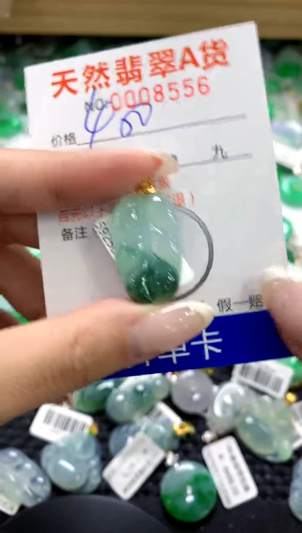 翡翠18K金镶嵌颈饰1111111111111111