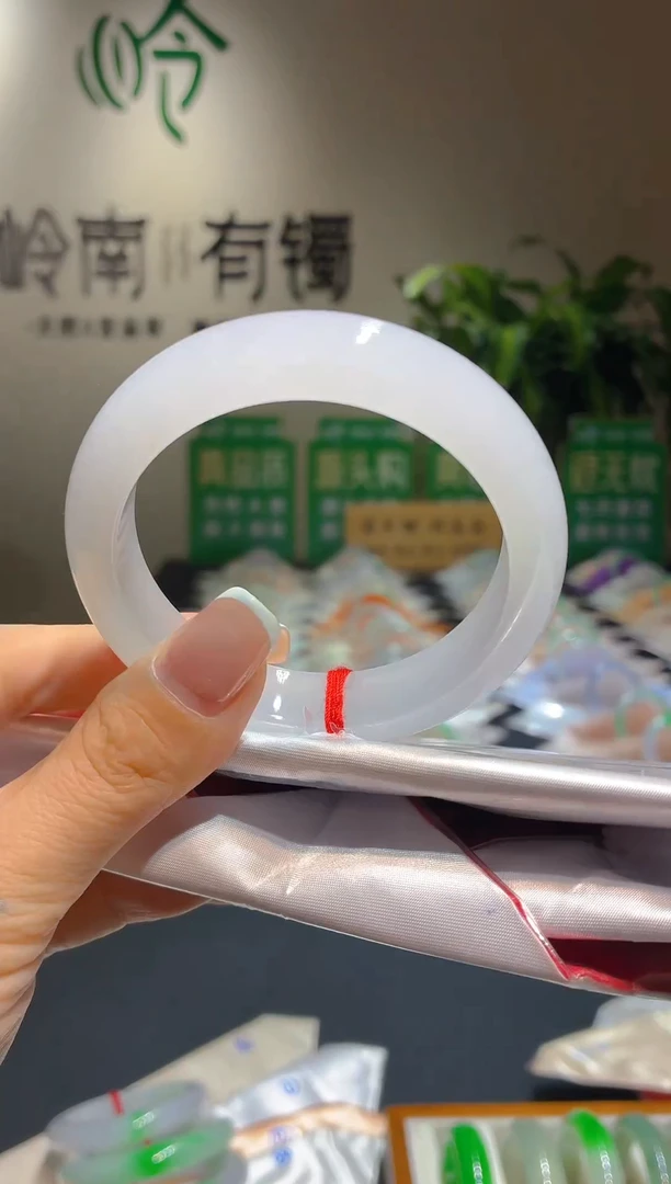 未镶嵌手镯翡翠40,全款13W，定金2W