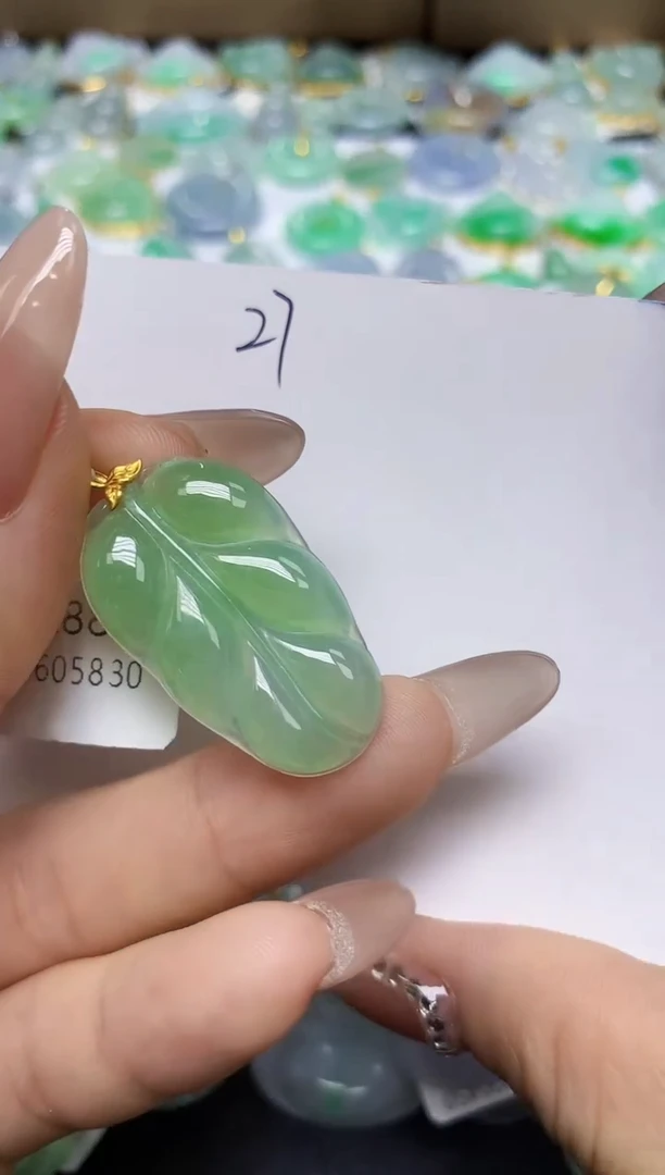 翡翠18K金镶嵌颈饰 天然翡翠A货