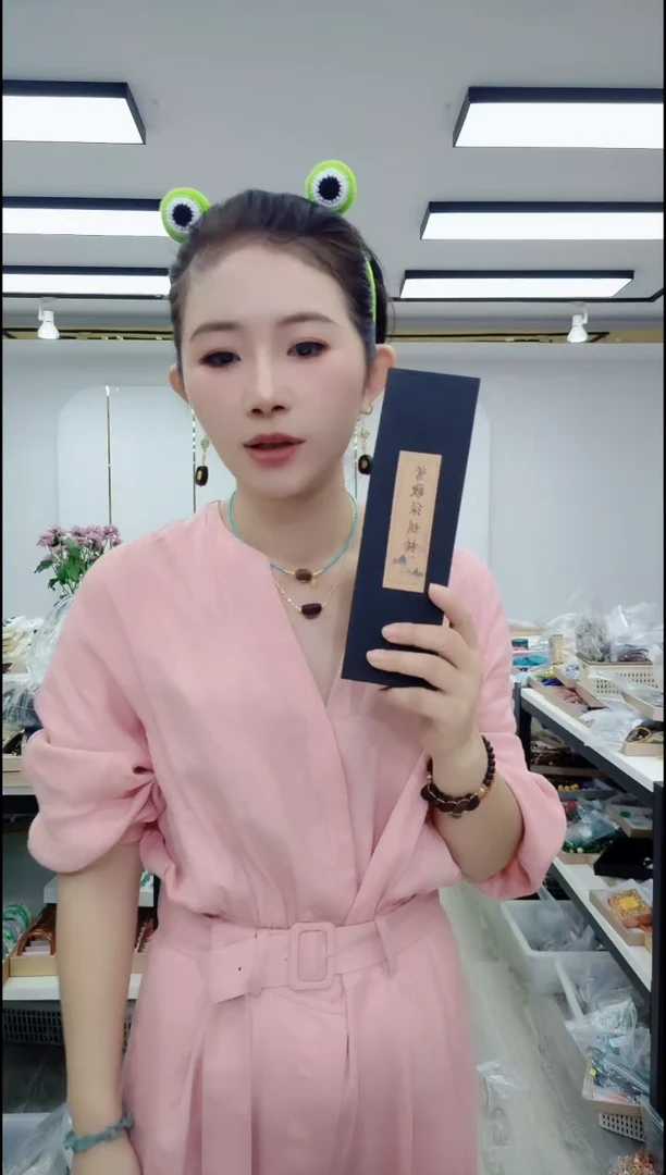 2442黑色长盒子一盒