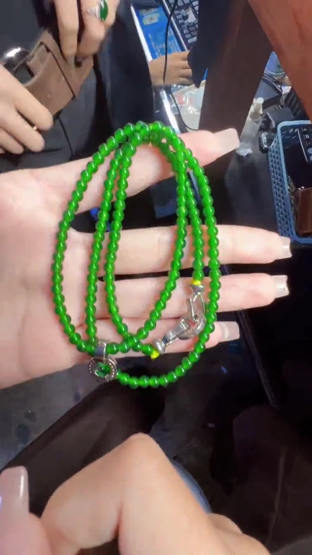 未镶嵌定制翡翠翡翠A货有轻微色差属于正常现象，珠链多样性发货1