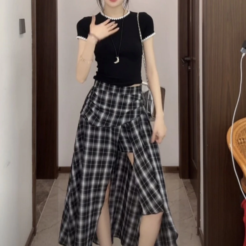 胖mm韩系ootd穿搭一整套短袖上衣不规则格纹半身裙又酷又飒两件套